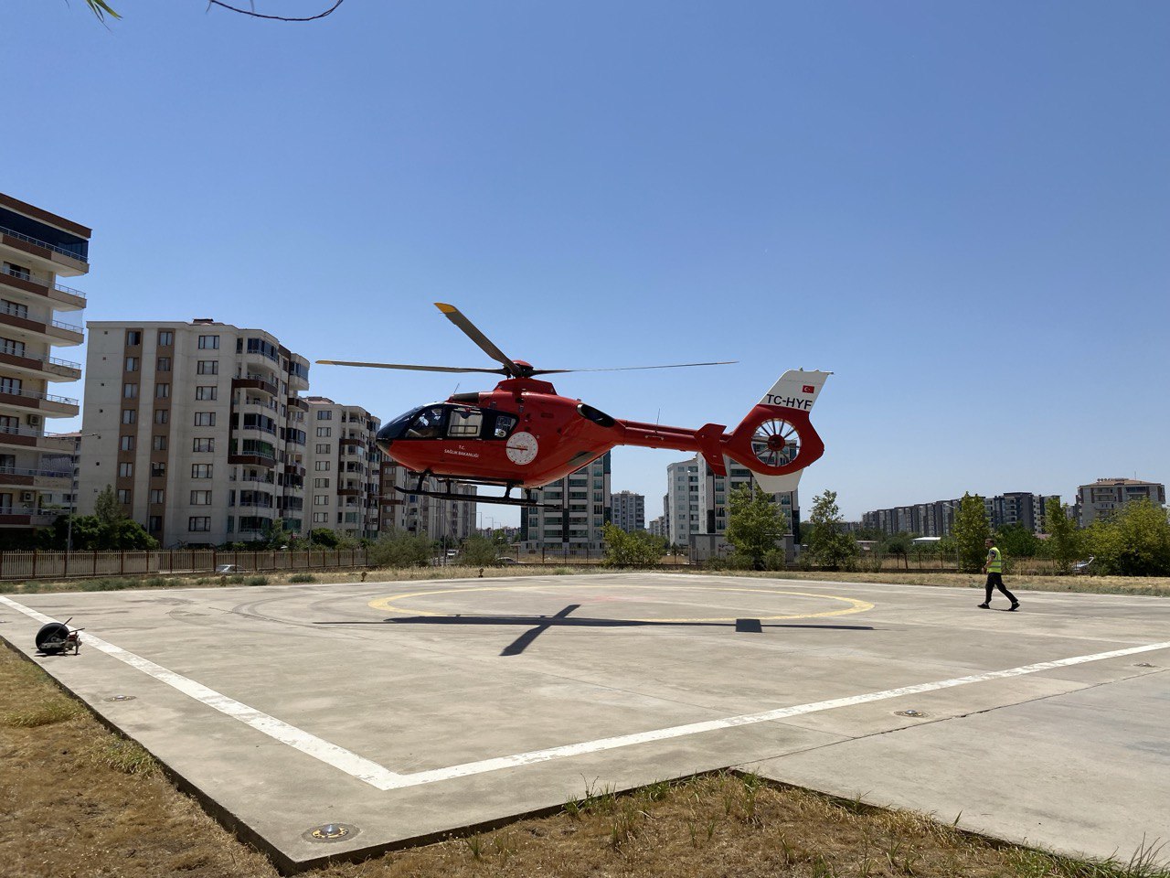 diyarbakirda-felc-geciren-hasta-icin-ambulans-helikopter-havalandi.jpg