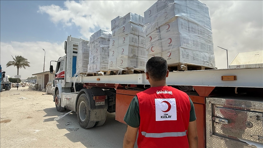 turk-kizilayin-yardim-tirlari-refah-sinir-kapisindan-gecmeye-basladi-1.jpg