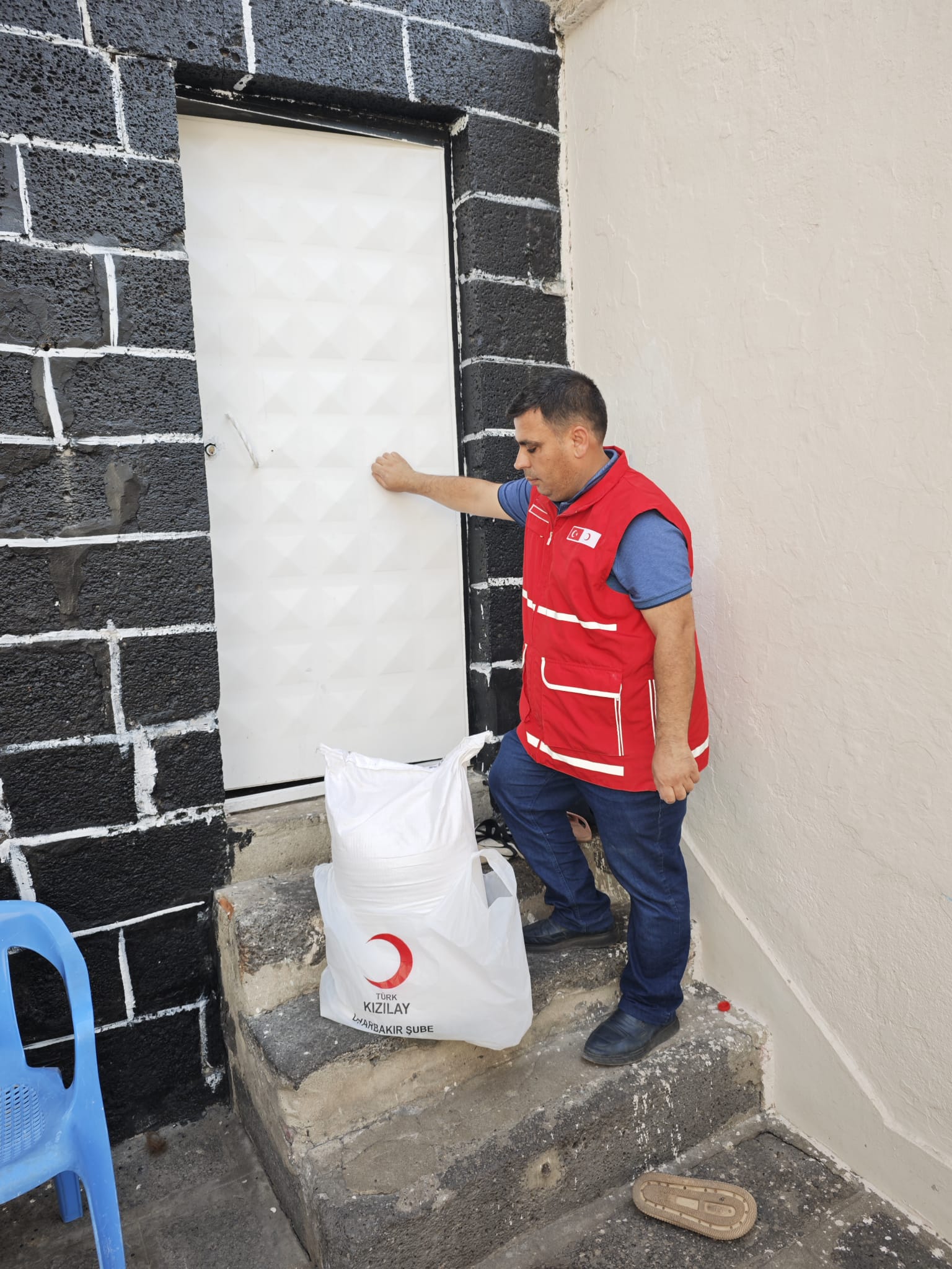 diyarbakirda-kizilay-ihtiyac-sahibi-ailelere-yardim-ediyor-2.jpg