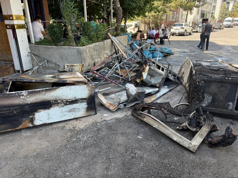diyarbakirda-kahvehanede-elektrik-panosundan-cikan-yangin-sonduruldu-2.jpg