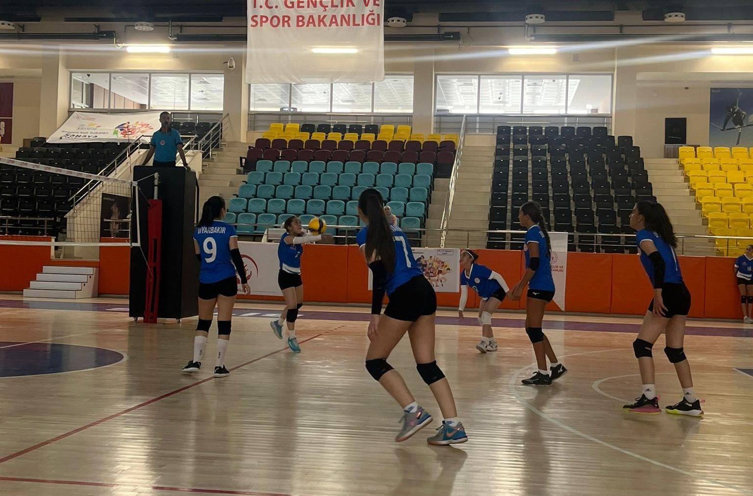 diyarbakirli-kadin-voleybolcular-2.jpeg
