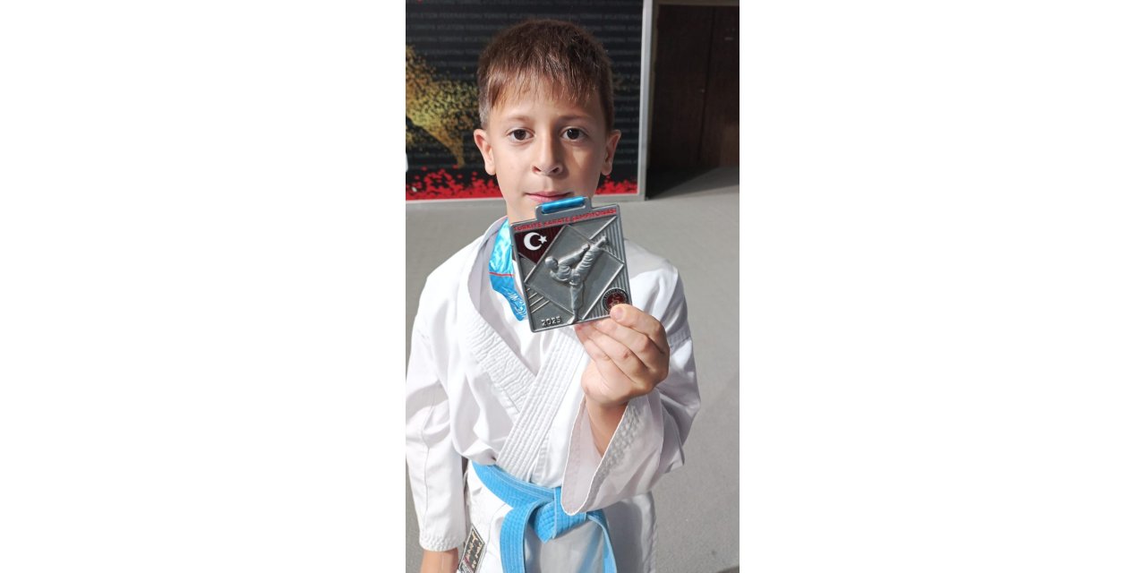 minik-karateciden-sampiyonda-gazze-1.jpg