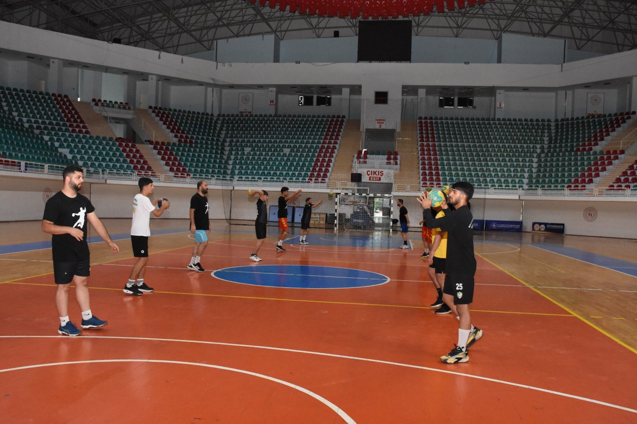 dbb-hentbol-takimi-super-lig-hedefiyle-hazirliklarini-surduruyor-1.jpg