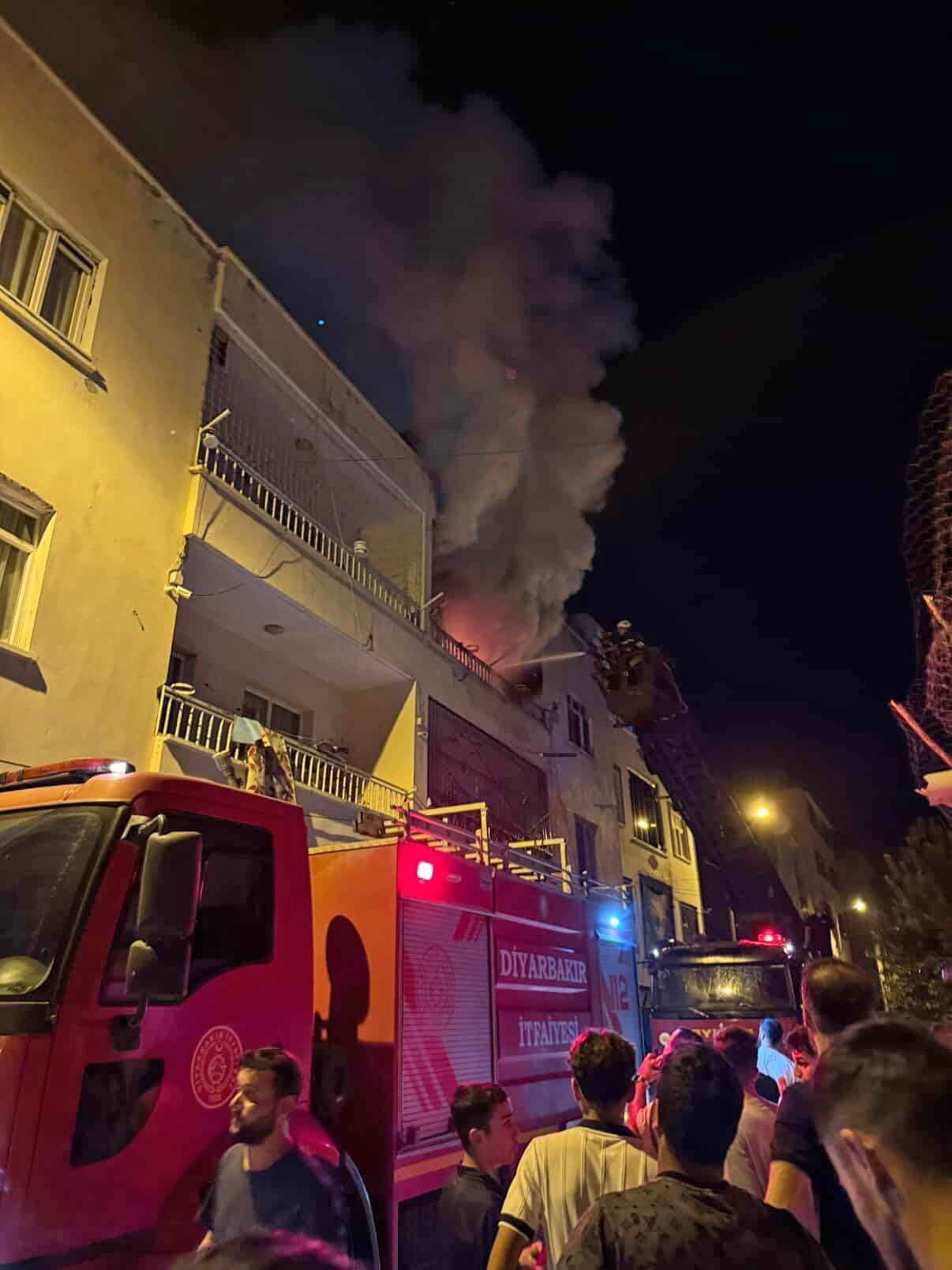 aa-20250922-39196722-39196720-diyarbakirda-evde-cikan-yanginda-2-yasindaki-cocuk-hayatini-kaybetti.jpg