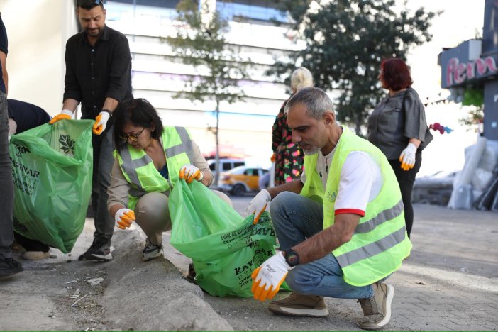 kayapinarda-es-baskanlardan-temizlik-seferberligi-1.jpg
