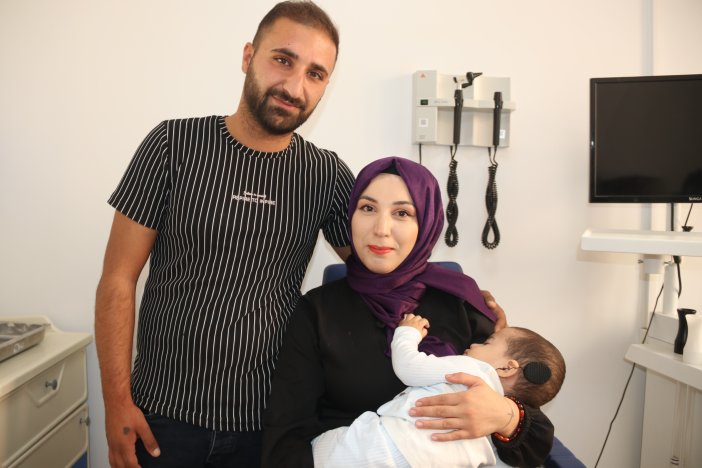 diyarbakirda-iki-bebek-ameliyatla-ilk-kez-duymaya-basladi-3.jpg