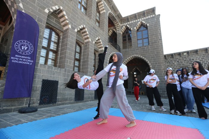 diyarbakirda-tarihi-mekanlar-sporun-ritmiyle-canlandi-2.jpg