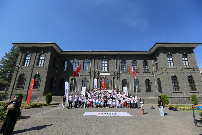 diyarbakirda-tarihi-mekanlar-sporun-ritmiyle-canlandi-4.jpg