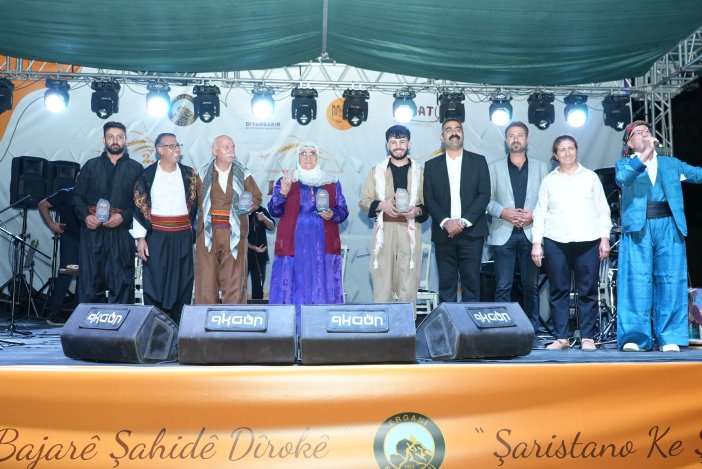 esbaskan-hatun-hilar-solenine-katildi1.jpg