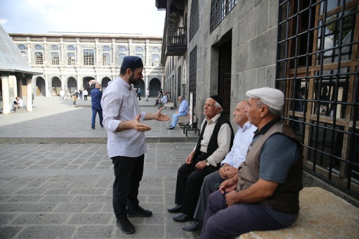 diyarbakirda-tarihi-camilerde-4-dilde-hizmet-3.jpg