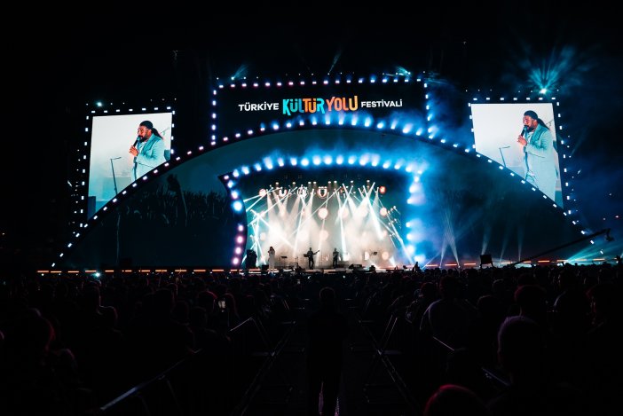 diyarbakir-kultur-yolu-festivalinde-ferat-ungur-sahne-aldi-2.jpg