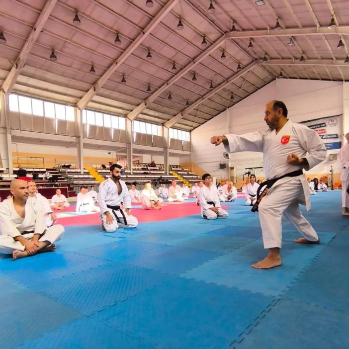 karate-dan-semineri-yogun-katilimla-tamamlandi-2.jpeg