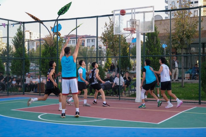 rezan-cup-ile-sokakta-basketbol-heyecani-yasaniyor-2.jpg