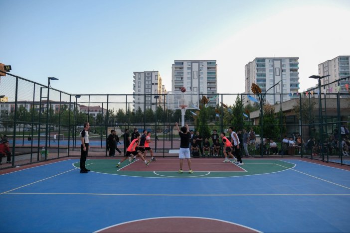 rezan-cup-ile-sokakta-basketbol-heyecani-yasaniyor-3.jpg