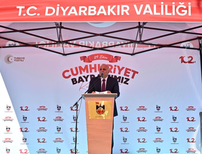 diyarbakirda-cumhuriyetin-102-yili-coskuyla-kutlandi-1.jpeg