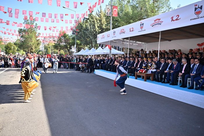 diyarbakirda-cumhuriyetin-102-yili-coskuyla-kutlandi-3.jpeg