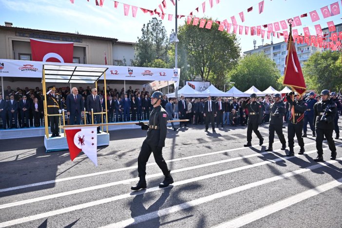 diyarbakirda-cumhuriyetin-102-yili-coskuyla-kutlandi-5.jpeg
