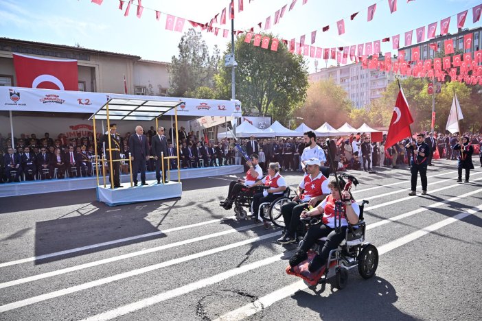 diyarbakirda-cumhuriyetin-102-yili-coskuyla-kutlandi-7.jpeg