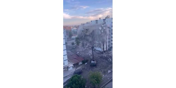 agir-hasarli-8-katli-bina-tek-dokunusta-yerle-bir-oldu-001.jpg