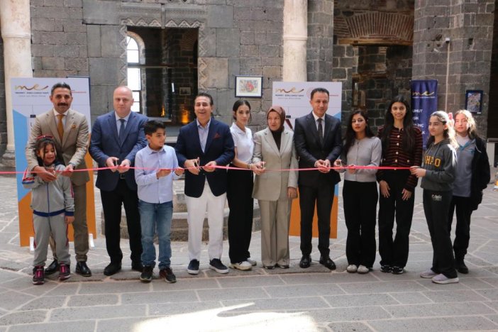 diyarbakirda-sanatla-bulusan-genc-yetenekler-odullerini-aldi-3.jpg