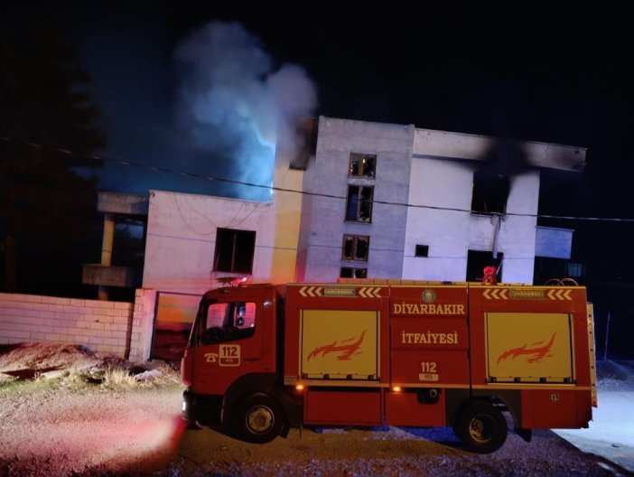 diyarbakirda-cikan-yanginda-bos-ev-kullanilamaz-hale-geldi.jpg