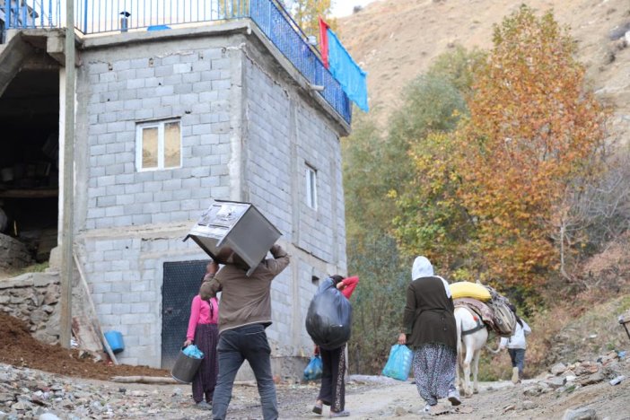 diyarbakirin-kirsal-mahallesinde-yukler-eseklerle-evlere-goturuluyor-4.jpg