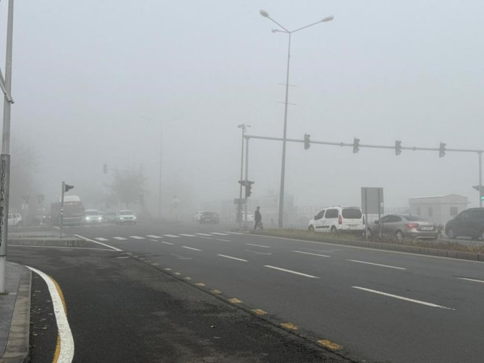 diyarbakirda-yogun-sis-trafigi-olumsuz-etkiledi-4.jpg