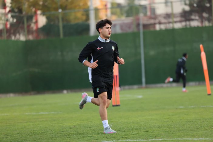 amedspor-genc-sporcularinin-onunu-aciyor-2.jpg