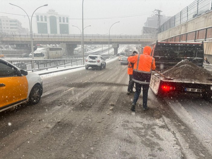 diyarbakir-valiliginden-karla-mucadele-aciklamasi-2.jpg