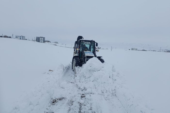 diski-13-ilce-belediyesiyle-karla-mucadelede-ortaklasti-3.jpeg