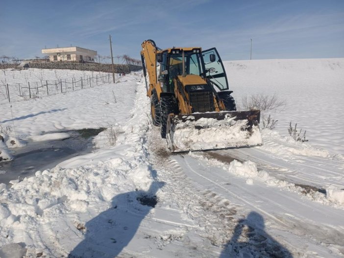 diyarbakirda-kirsal-mahallelerde-2-bin-622-kilometre-yol-ulasima-acildi-2.jpg
