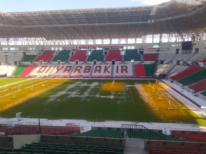 diyarbakir-stadyumu-son-teknolojiyle-kar-ve-dona-teslim-olmadi.jpeg