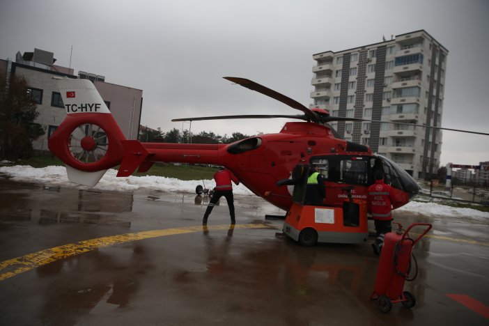 diyarbakirdaki-ambulans-helikopter-doguda-kardan-mahsur-kalan-hastalar-icin-havalaniyor-2.jpg