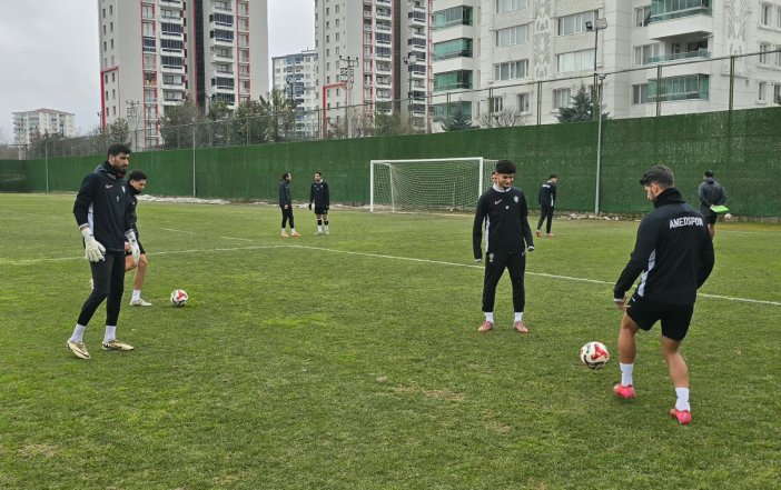 amedsporda-sakaryaspor-hazirliklari-neseli-basladi-3.jpeg