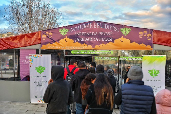 kayapinarda-yuzlerce-kisi-ayni-sofrada-orucunu-acti-3.jpeg