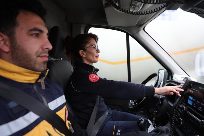 diyarbakirin-tek-kadin-ambulans-soforu-5-yildir-hayat-kurtarmak-icin-zamanla-yarisiyor-4.jpg