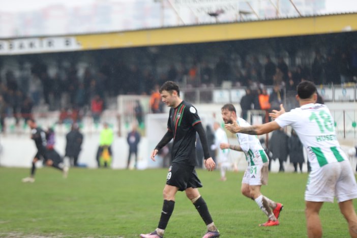 diyarbekirspor-12-bingolspor-macinda-ilk-yari-golsuz-bitti-3.jpeg