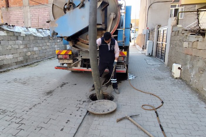 bismilde-yagmur-suyu-ve-kanalizasyon-hatlarinda-temizlik-calismasi-suruyor-4.jpeg