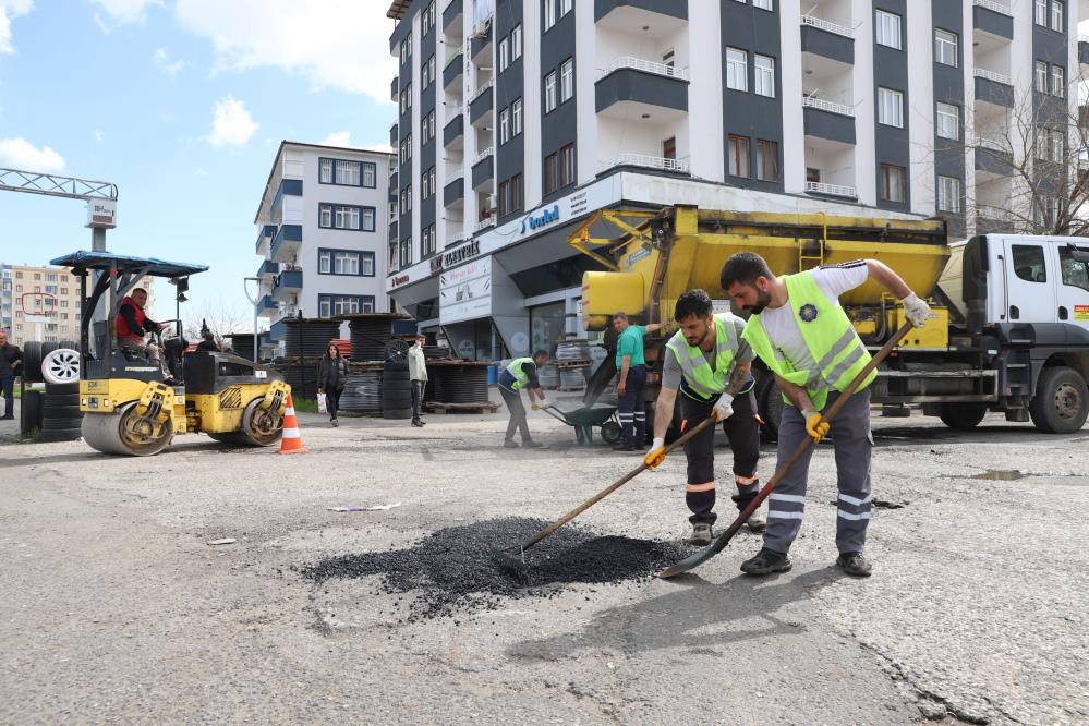 diyarbakirda-hasarli-yollarda-asfalt-seferberligi.jpg