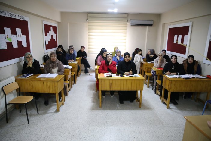 siirtin-fasli-gelinleri-turkce-ogreniyor-2.jpg