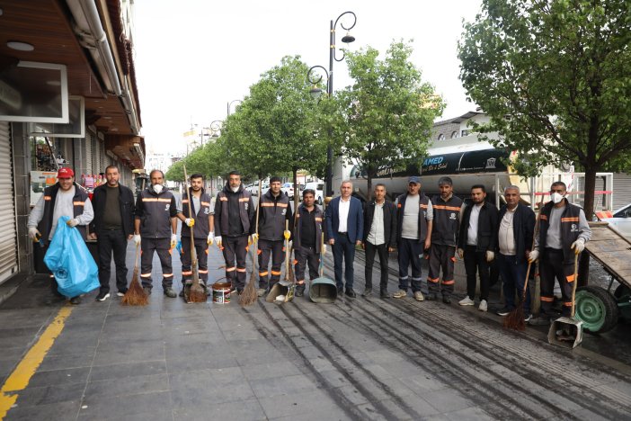 yeni-nesil-cop-konteynerleri-alanlara-yerlestiriliyor-1.jpeg