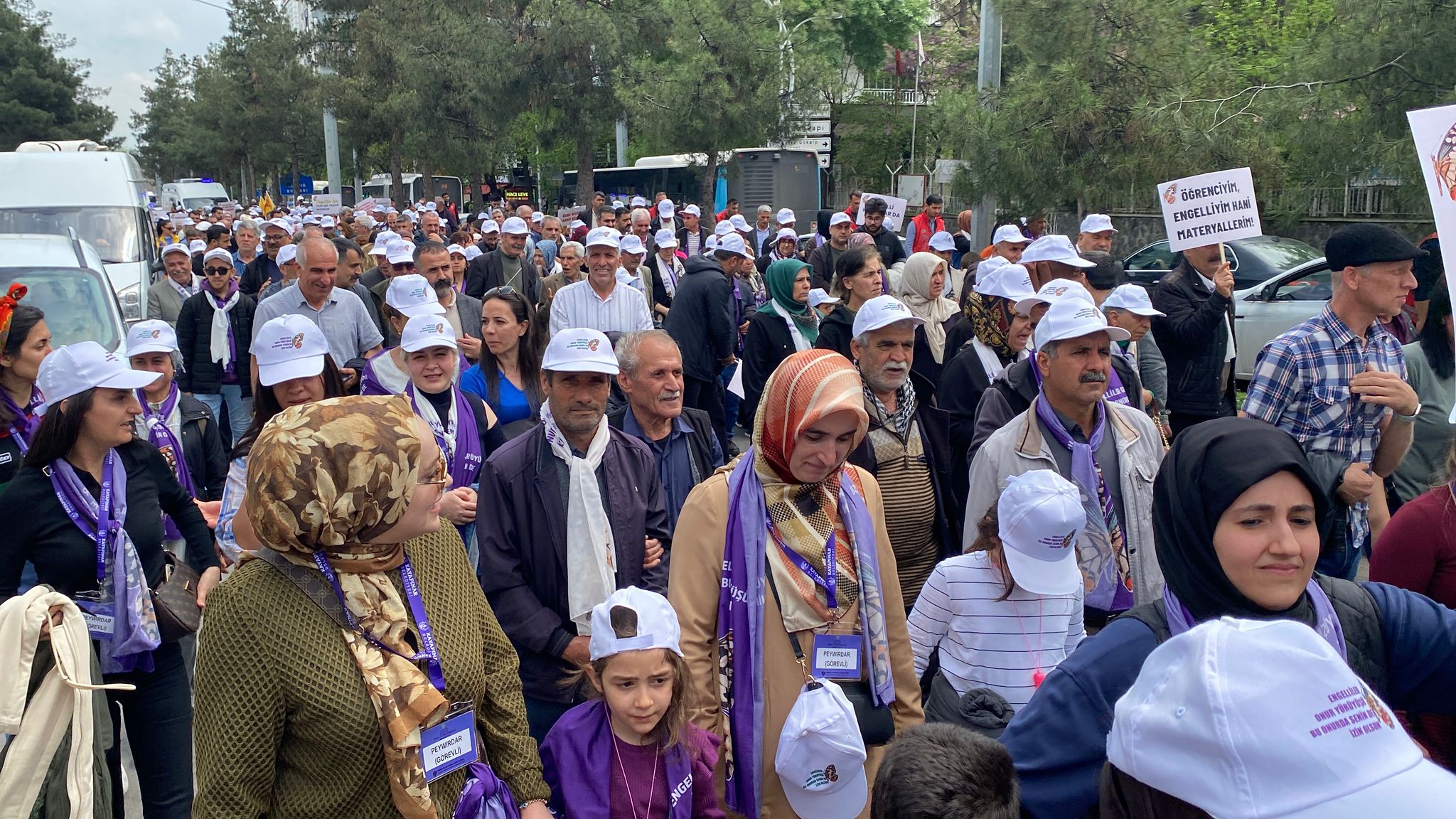diyarbakirda-engelli-yurttaslardan-esit-ve-erisilebilir-yasam-icin-yuruyus-3.jpeg