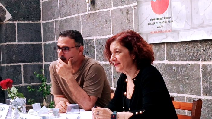 her-sey-normalmis-gibi-2.jpeg