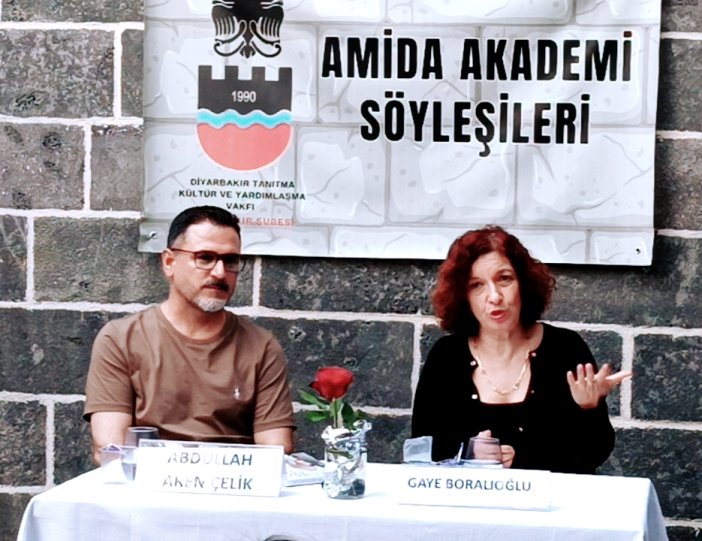 her-sey-normalmis-gibi-3.jpeg