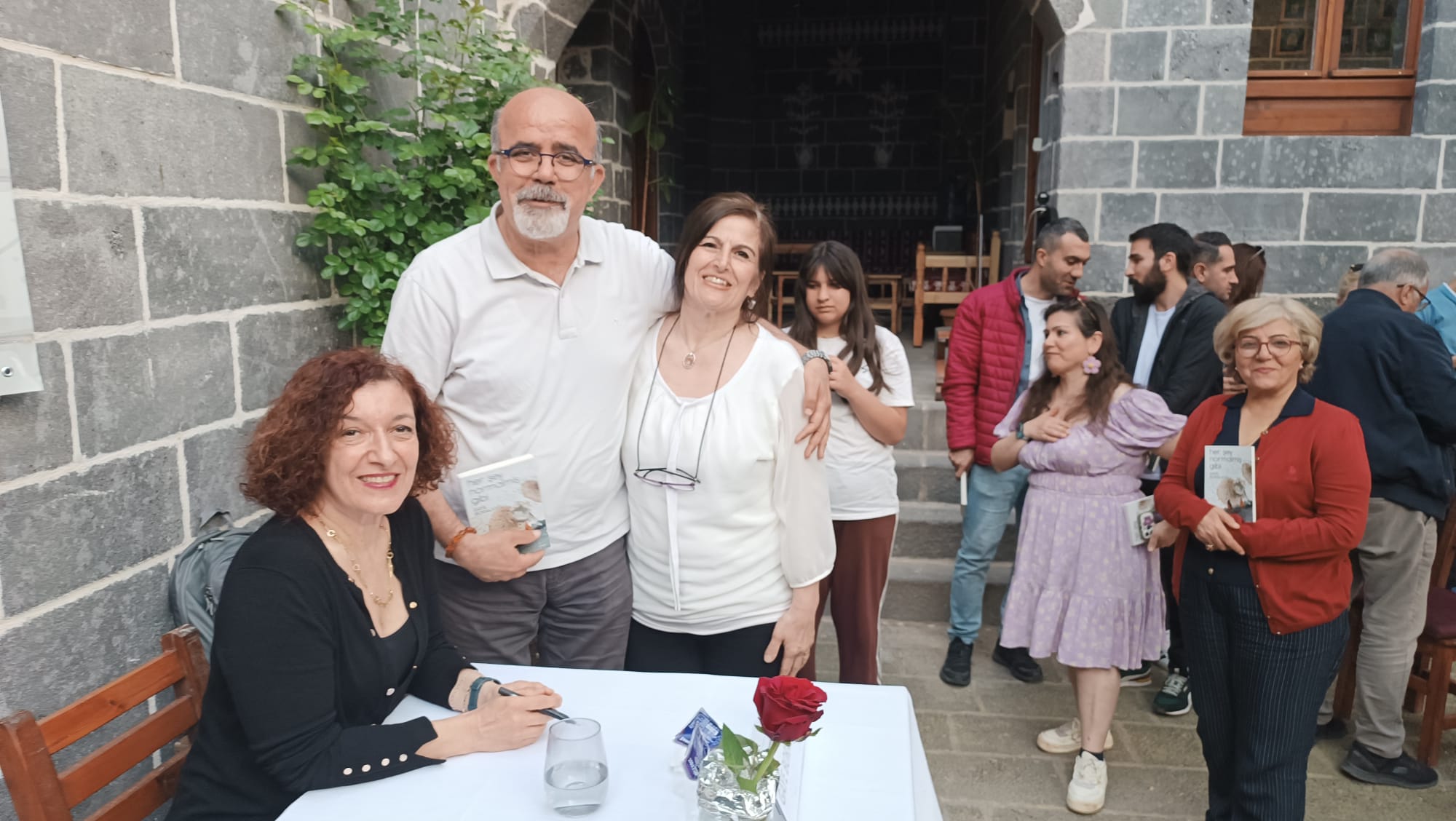 her-sey-normalmis-gibi-6.jpeg