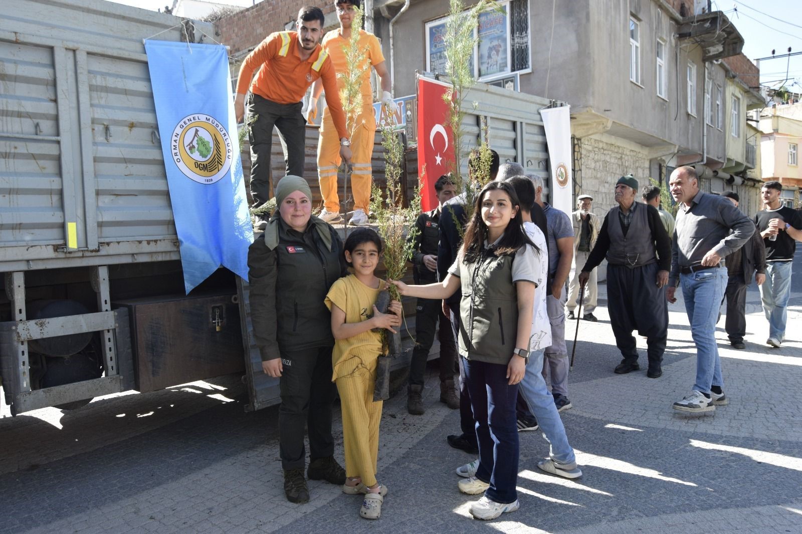 diyarbakirda-fidan-dagitimi-yapildi-1.jpg