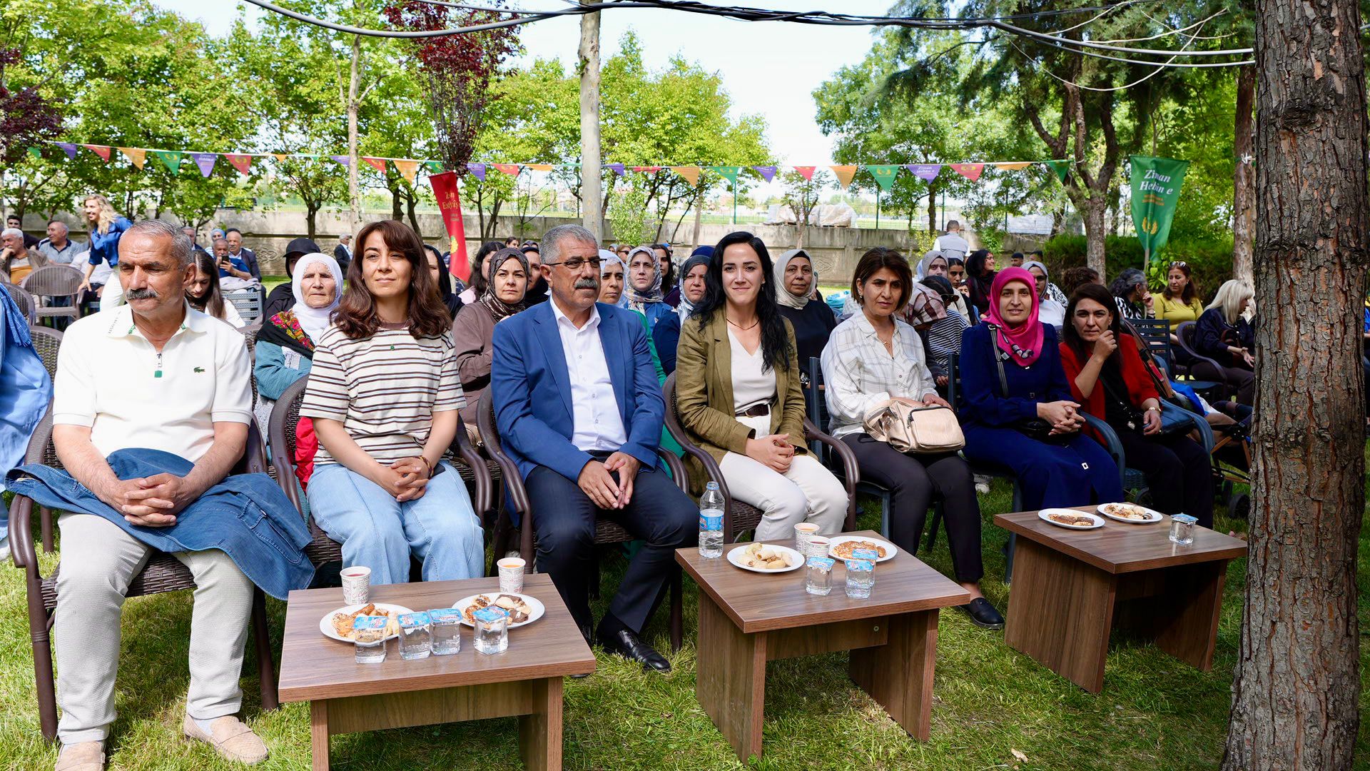kurt-dil-bayrami-baglarda-coskuyla-kutlandi-1.jpeg