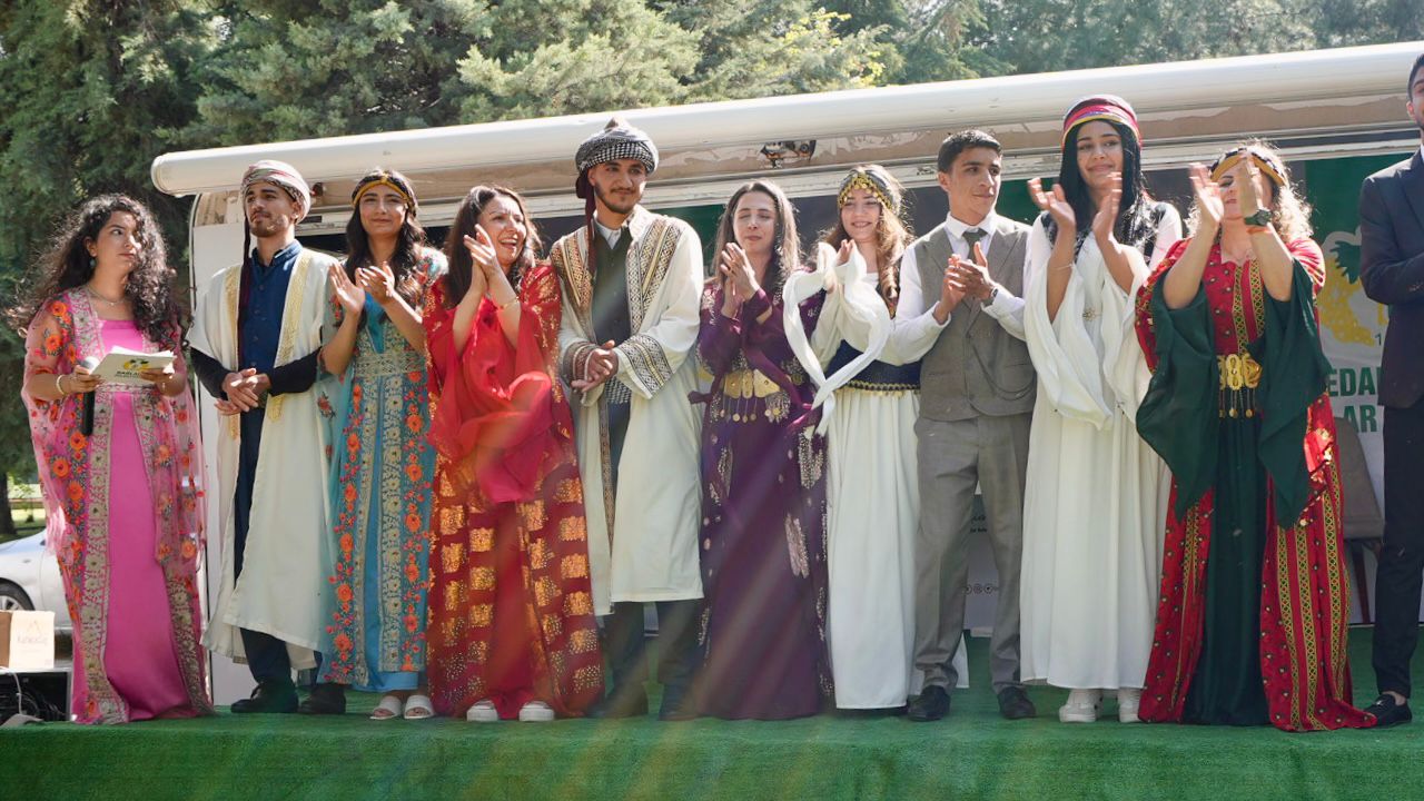 kurt-dil-bayrami-baglarda-coskuyla-kutlandi-3.jpeg