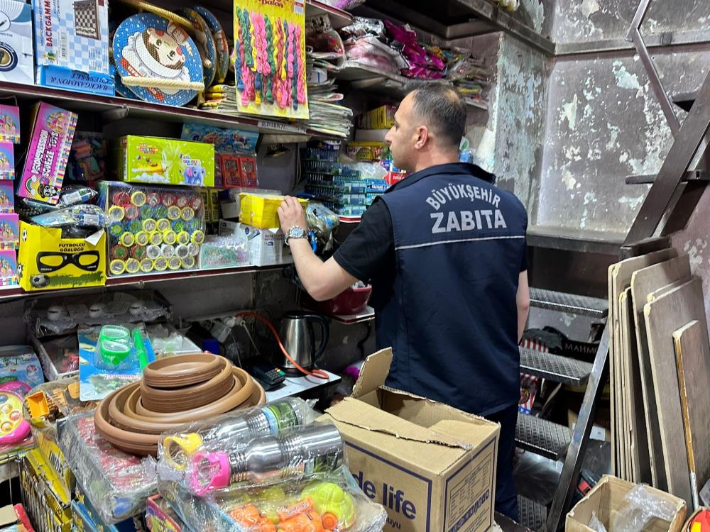 diyarbakirda-bayram-oncesi-tatli-sekerleme-ve-marketlere-gida-denetimi-2.jpg