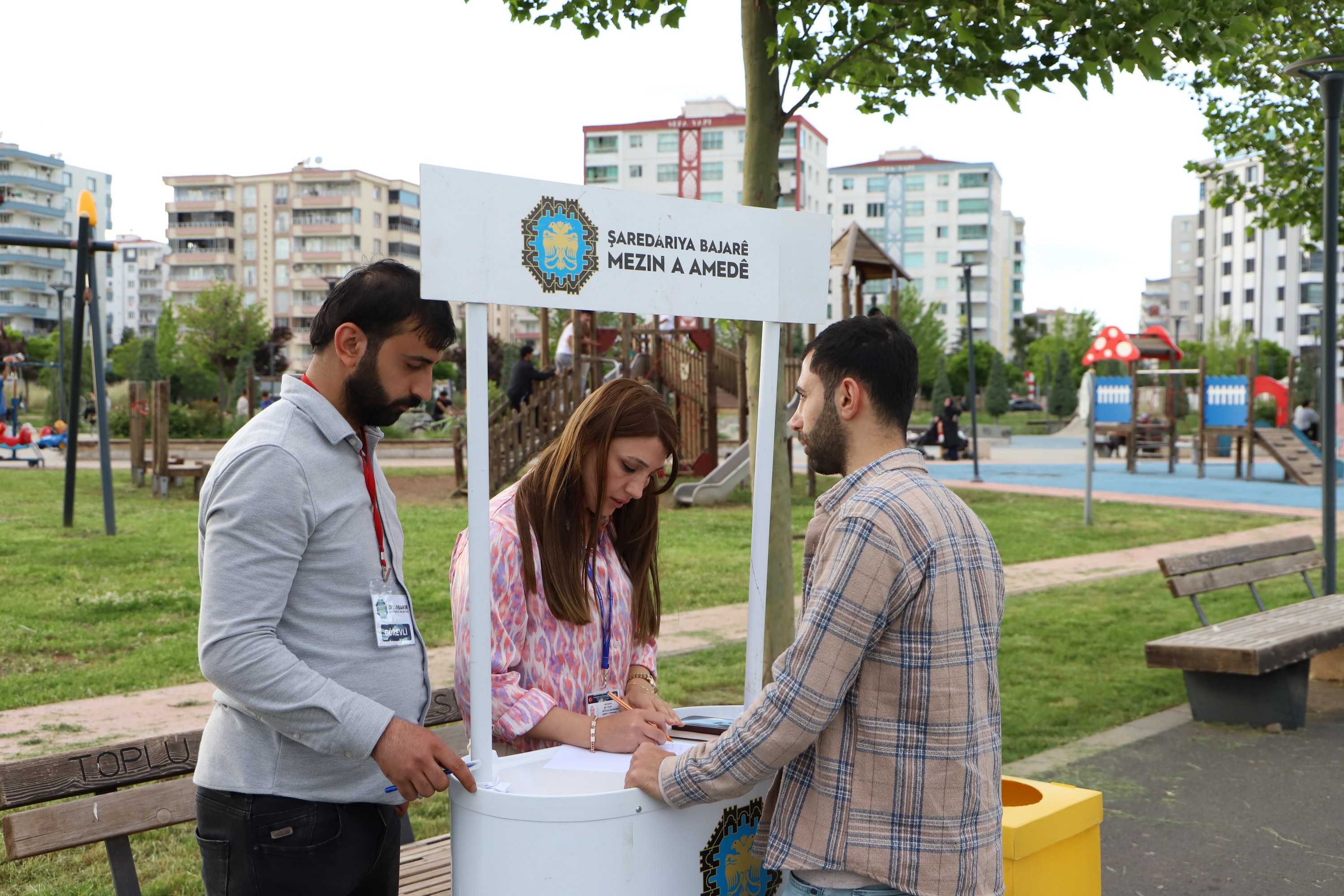 yerinde-cozum-ekipleri-parklarda-yurttaslarla-bulustu-1.jpg